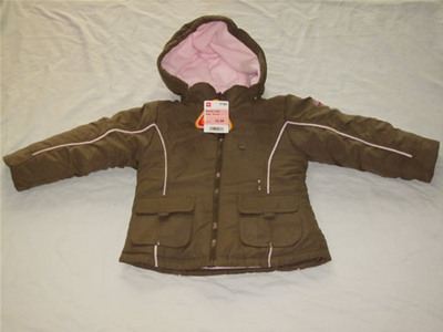 福州榮登貿(mào)易 專(zhuān)注品牌兒童風(fēng)衣與鞋帽零售批發(fā)，打造童裝服飾一站式采購(gòu)平臺(tái)